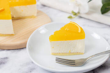 No baked orange cheese cake with fresh oranges decoration
