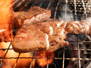 ロースターで焼くジューシーな高級焼肉黒毛和牛【上ロース】