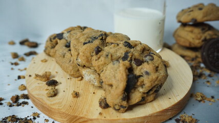 Selective focus of homemade oreos softcookies with a glass of milk on wooden plate 