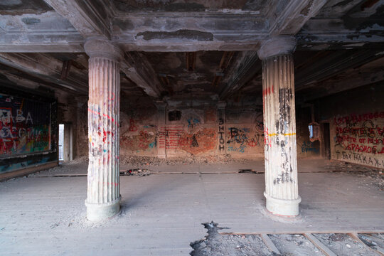 abandoned building in the center of Yekaterinburg