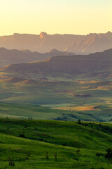 Sunrise over the Mnweni Saddle and rockeries from Oliviershoek Pass.