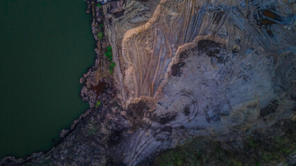 equipment for the extraction of gravel on the lake in the quarry