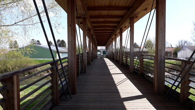 &uuml;berdachte holzbr&uuml;cke