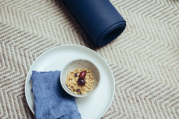 Yoga und gesundes Frühstück