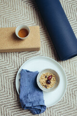 Yoga und gesundes Frühstück