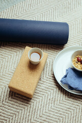 Yoga und gesundes Frühstück