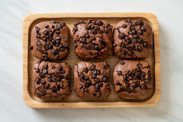 dark chocolate brownies topped by chocolate chips