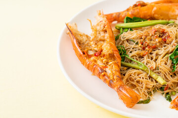 Stir-fried rice vermicelli and water mimosa with river prawns