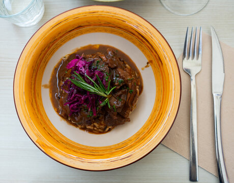 Spanish cuisine, Jarrete de ternera al vino tinto, beef shank in red wine on rice