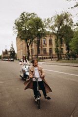 Obraz premium scooter riding mom and daughter in the park