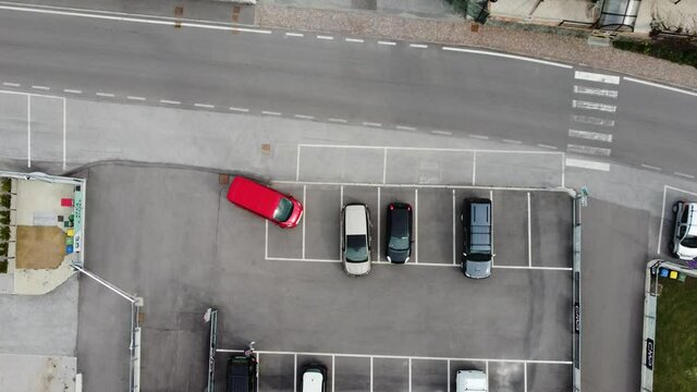 parcheggio auto esterno strada macchine auto asfalto 