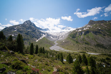 Bergpanorama mit Geröllmoräne in den österreichischen Alpen bei Mayrhofen