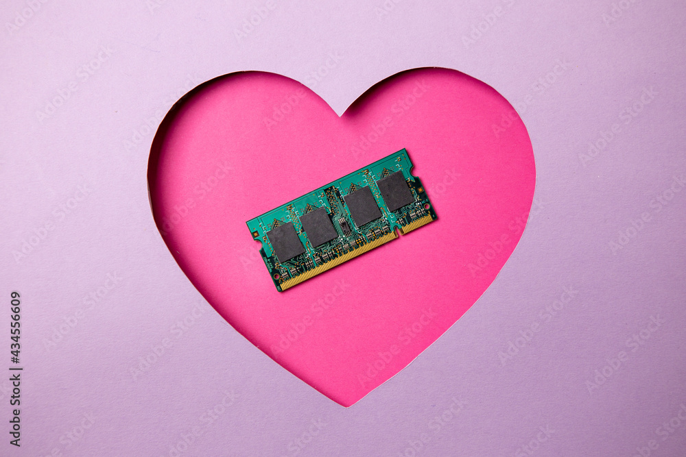 Fototapete pink heart shape on a purple background. at the heart are a memory frame for a computer and laptop. 