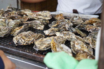 広島　焼き牡蠣の屋台