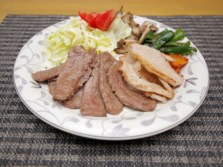豚頬肉と牛肉の焼肉