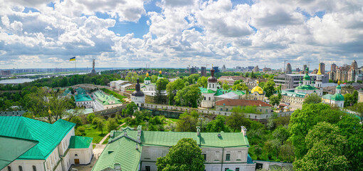 Obraz premium Golden domes of the Cathedral of the Kyiv Pecherska Lavra, Ukraine