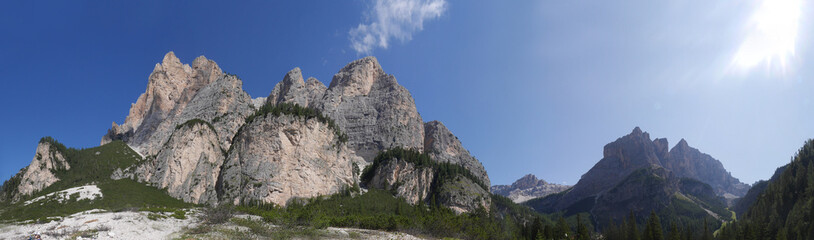Sonniges Bergpanorama