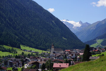 Fototapeta na wymiar オーストリア・Stubaitalの風景