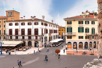 Fototapeta na wymiar Verona - via Mazzini vista dall'Arena