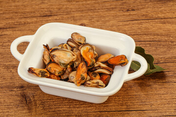 Pickled mussels in the bowl