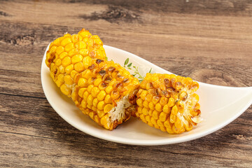 Grilled corn with oil and salt