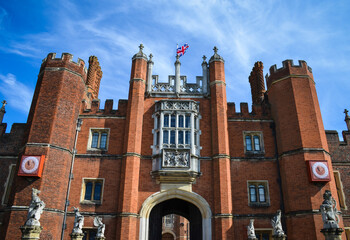 Hampton Court Palace - 434600639