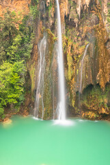 Cascade de Sillans-la-Cascade dans le Var, Lubéron, sud de la France.