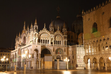 Fototapeta na wymiar Night view of the Cathedral of San Marco. Venice