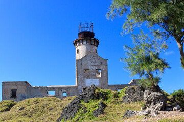Fototapeta na wymiar Île du Phare (Mahebourg). Alter Leuchtturm und blauer Himmel vor Mauritius.