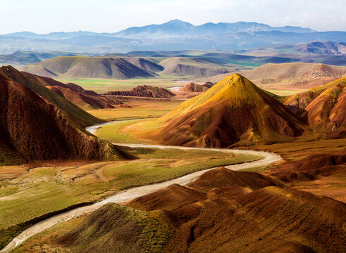 &ldquo;Ala dagh lar&rdquo; or colored mountains has unique scene and It is located about 25 km northeast of the city of Tabriz in East Azerbaijan.