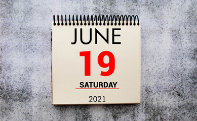 Obraz premium Vintage photo, June 19th. Date of 19 June on wooden cube calendar, copy space for text on board