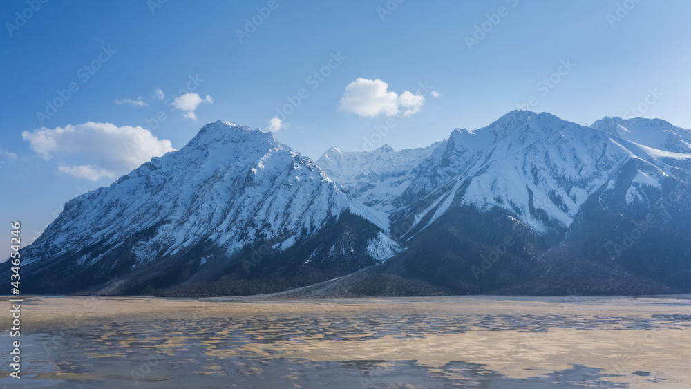 Wall mural Ranwu lake landscape in Tibet