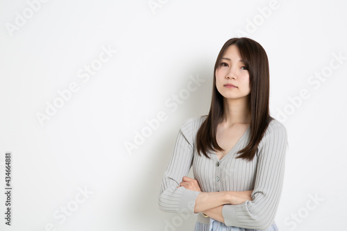 腕組みをして怒っている日本人女性 Wall Mural Wallpaper Murals 浩士 知原 腕組みをして怒っている日本人女性 Wall Mural Wallpaper Murals 浩士 知原