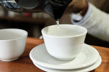 コーヒーの入れ方12：コーヒーカップを温める