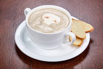 Mushroom cream soup with bread