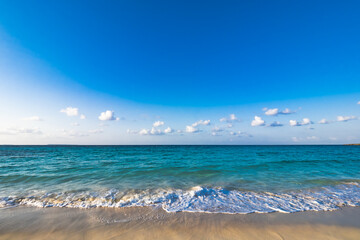 伊良部島の美しいビーチ 朝の渡口の浜