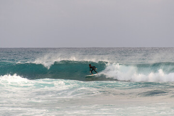 奄美大島の手広海岸のサーファー