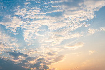 Obraz premium Sunset (dawn) sky with white clouds