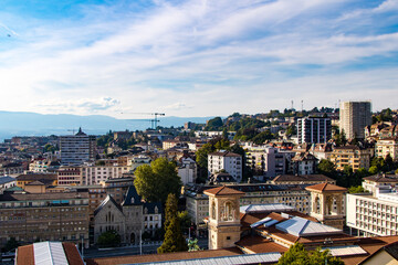 Obraz premium Vue sur la ville de Lausanne depuis le haut du clocher de la cathédrale de Lausanne (Canton de Vaud, Suisse)