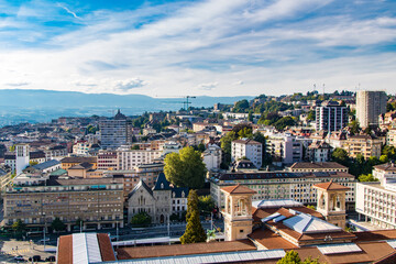 Obraz premium Vue sur la ville de Lausanne depuis le haut du clocher de la cathédrale de Lausanne (Canton de Vaud, Suisse)