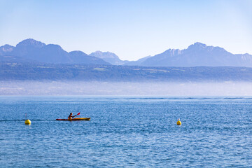 Vue d'été sur le lac Léman depuis les quais d'Ouchy à Lausanne (Canton de Vaud, Suisse)