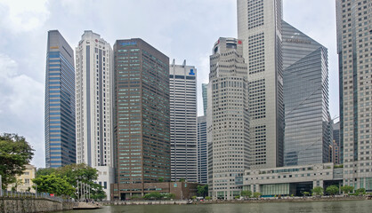 Obraz premium View of the Boat Quay on the River Singapore