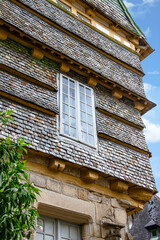 Quimper. Maisons à façade de tuiles de pierre en centre historique. Finistère. Bretagne	