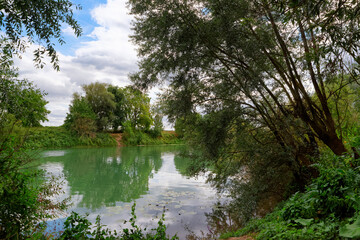 Fototapeta na wymiar Path along the Marne River in Seine et Marne country. Précy-sur-Marne village