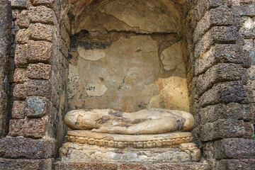 Buddha statue on the wall of Wat Chang Lom stupa Partially destroyed At the Si Satchanalai Historical Park, Sukhothai, Thailand