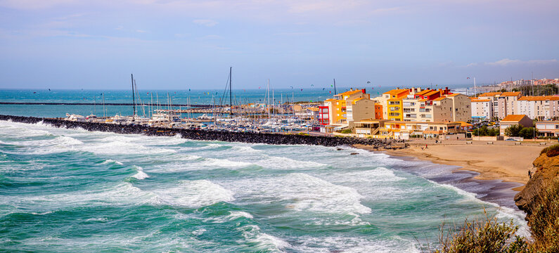 Panorama de l'entr&eacute;e du port vu depuis la pointe du cap d'agde
