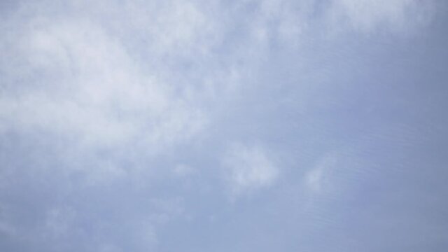 薄曇りの空

