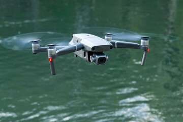 drone in volo.