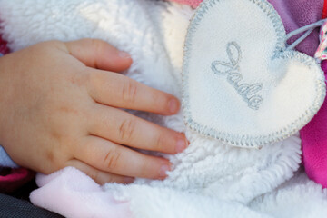 main de bébé jade