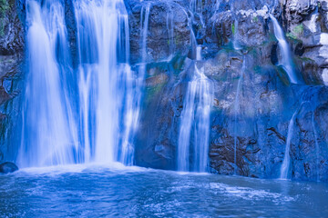 マイナスイオンがたっぷりの涼しげな滝、龍門の滝